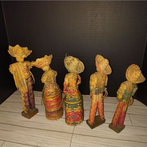 Vintage Woven Figurine Family Set Of 5 Cowboy Villagers In Sombrero Basket Weave - Picture 2 of 12